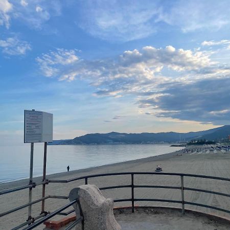 Due Passi Dal Mare Ξενοδοχείο Σαβόνα Εξωτερικό φωτογραφία