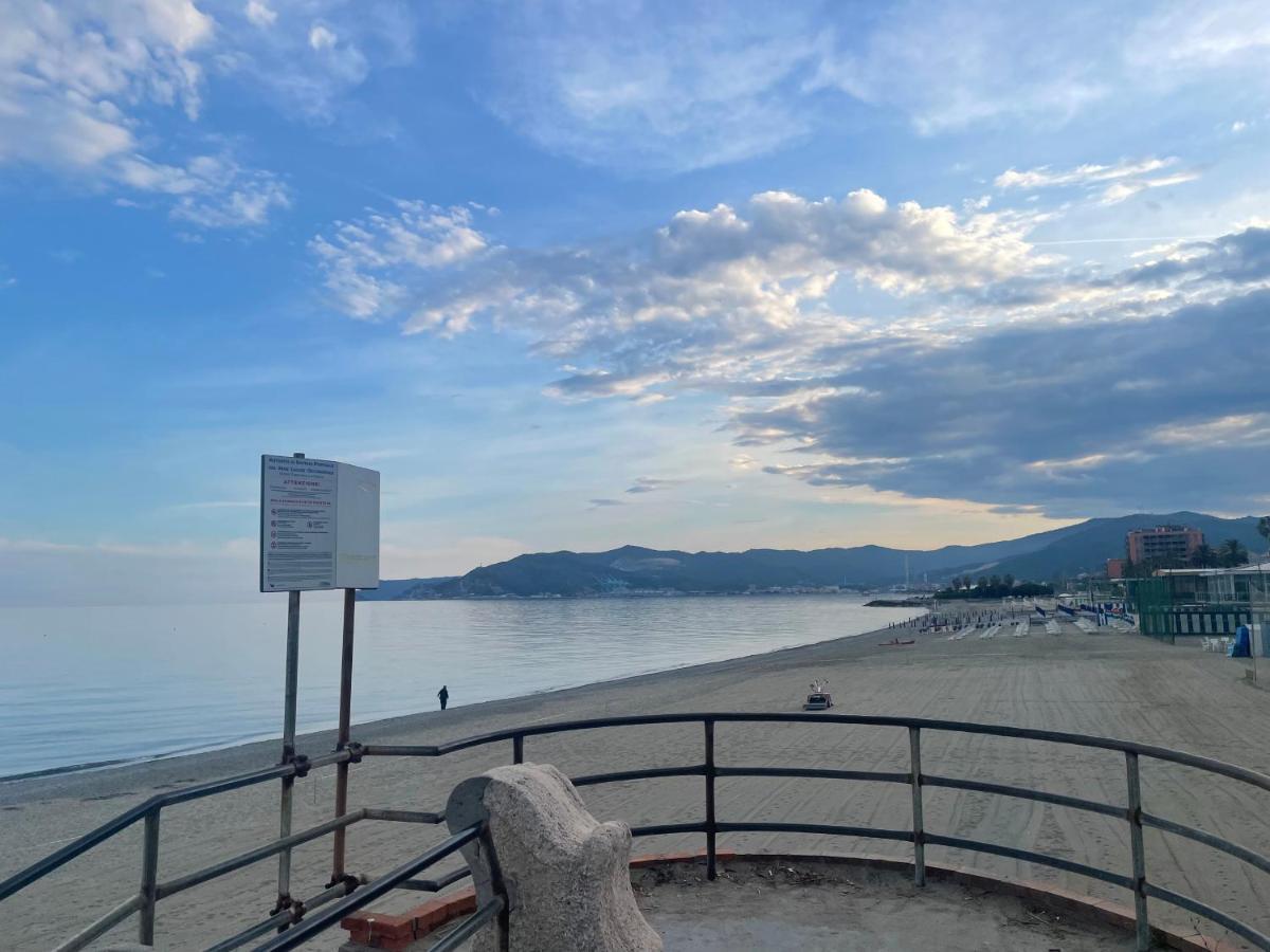 Due Passi Dal Mare Ξενοδοχείο Σαβόνα Εξωτερικό φωτογραφία